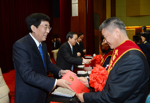 巴音朝鲁：做好老干部工作 营造尊老爱老浓厚氛围