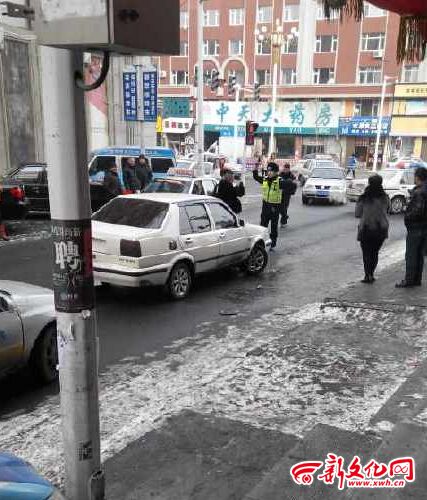 公主岭无牌车不听劝说还要启动 交警举枪震摄