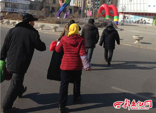 长春凯旋路客运站附近黑车小群体招揽“一条龙”