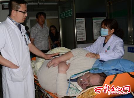 体重400多斤要上医院出不了门走窗户