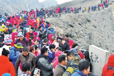 天池端午节开冰引关注