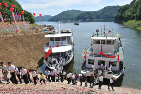 松江开辟新航线 水上直达长白山 <BR>——吉林森工开通长白山水上旅游航线