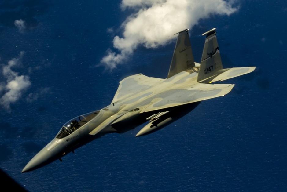 美空军F-15F-16战机群飞赴夏威夷参加环太军演