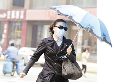 南京一天下60吨毛絮 最新技术明年看效果