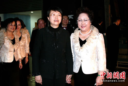 江丙坤夫人率合唱团扬州登台唱响“两岸情”