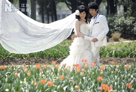 花开新人笑 春来喜事多