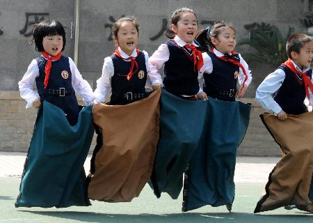 南京：小学师生展示素质教育成果