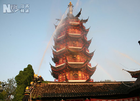 南京市鸡鸣寺药师塔发生火灾