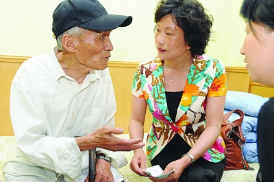 八旬拾荒老人欲捐全部积蓄近10万元遭婉拒