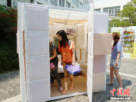 南京女大学生设计环保“便携式蜗居”