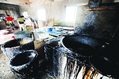 南京一黑作坊专用工业原料松香脱鸭毛做盐水鸭