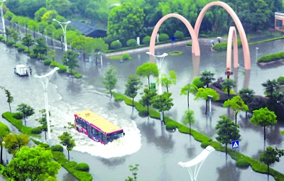 扬州看“海” 最强降雨来袭 扬州几成“淹城”