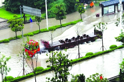 扬州看“海” 最强降雨来袭 扬州几成“淹城”