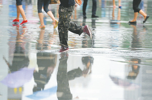我省昨大范围强降雨 面对暴雨城市该交出何种答卷