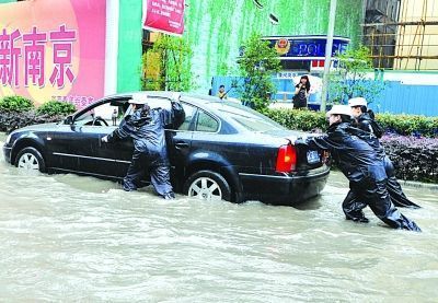 南京住建委回应暴雨淹城质疑