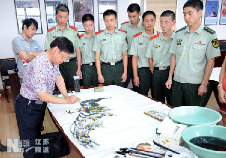 南京：书画家慰问边防官兵