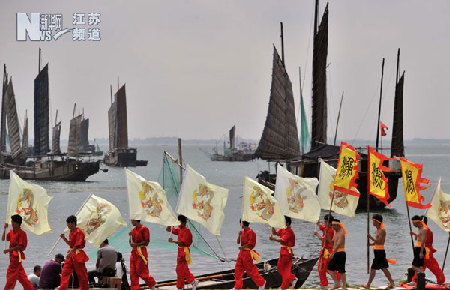 太湖渔舟升帆开捕