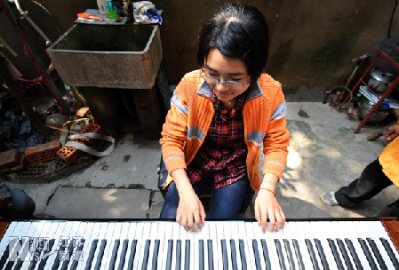 南京学生“清洁工”圆了钢琴梦