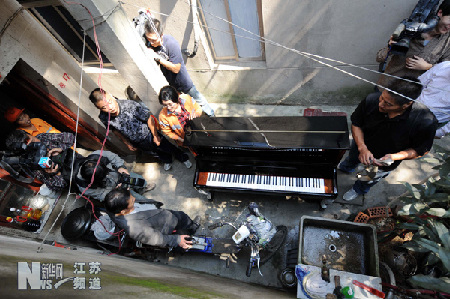 南京学生“清洁工”圆了钢琴梦