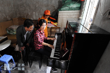 南京学生“清洁工”圆了钢琴梦