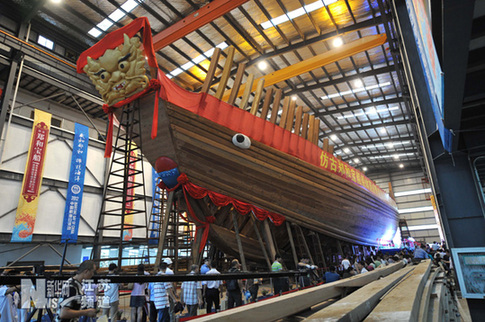 南京：“郑和宝船”主船体结构落成