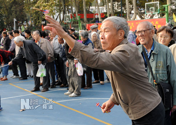南京:退休老教师开心过重阳[1]