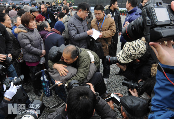 南京举行国际和平集会悼念南京大屠杀30万同胞遇难75周年