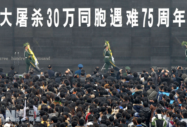 南京举行国际和平集会悼念南京大屠杀30万同胞遇难75周年