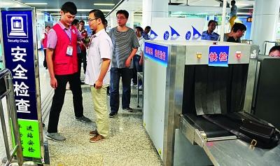 南京地铁部分站点安检试运行 单人过检最快15秒