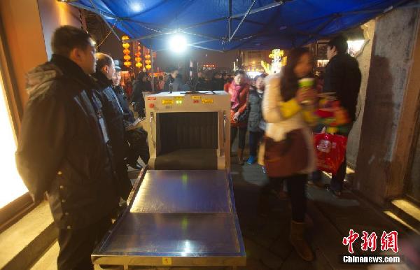 南京夫子庙景区加强安保迎元宵灯会