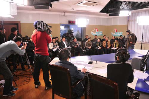纪委书记亲驾今年首趟“民心专列” 市民诉求踏上真正动车速度