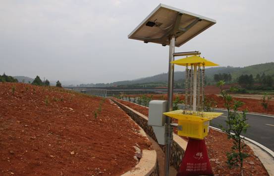 永新县现代农业示范园安装30余盏频振式太阳能杀虫灯