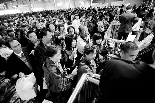 1日、6日、7日将是铁路客流高峰 火车票较难买