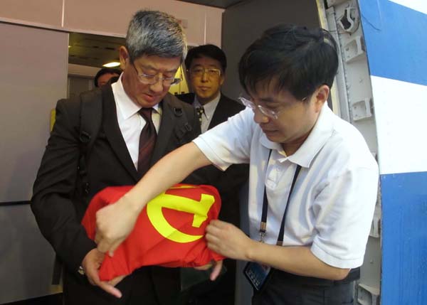 组图：黎星同志骨灰14日运抵北京