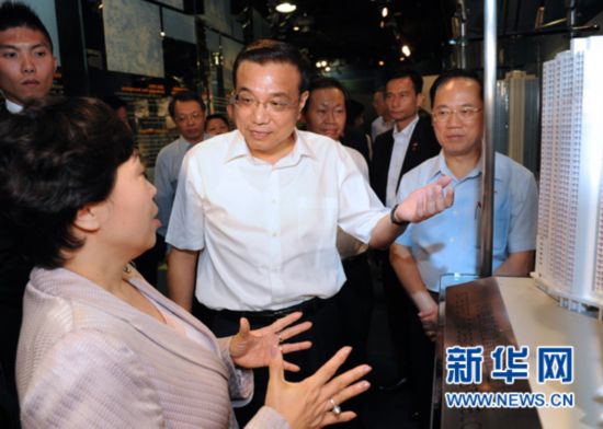 李克强到香港房屋展览中心了解公屋居屋情况