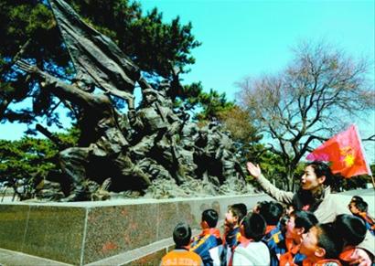 抗美援朝烈士陵园:三天四万扫墓人