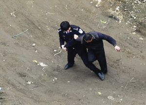 私卸别人车零件 还说是车主