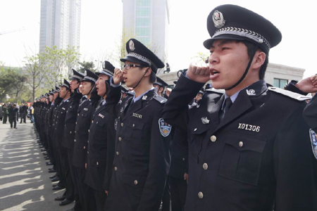 争做“雷锋式公安民警”