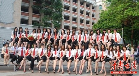 毕业生创意留影别大学时光 每张毕业照都有亮点