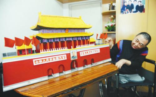 沈阳:米粒当浆糊 搭建“天安门”(图)