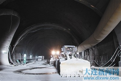 大连：30名市民代表感受南部滨海大道（图）