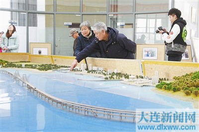 大连：30名市民代表感受南部滨海大道（图）