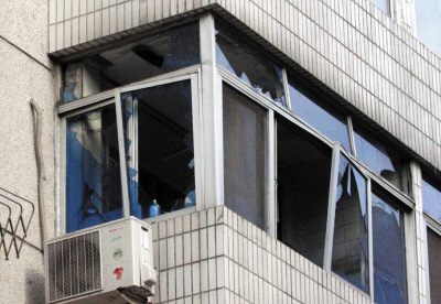 高压锅爆炸 厨房玻璃炸稀碎
