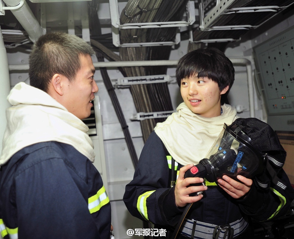 中国航母辽宁舰的第一代女舰员