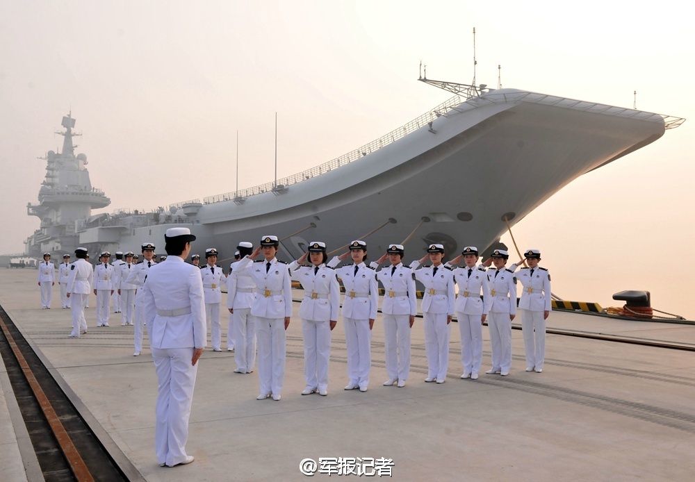 中国航母辽宁舰的第一代女舰员