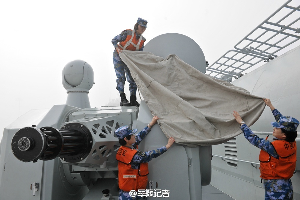 中国航母辽宁舰的第一代女舰员