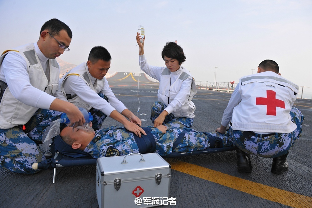 中国航母辽宁舰的第一代女舰员