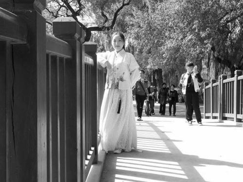 辽宁大学“汉服萌妹”网络走红