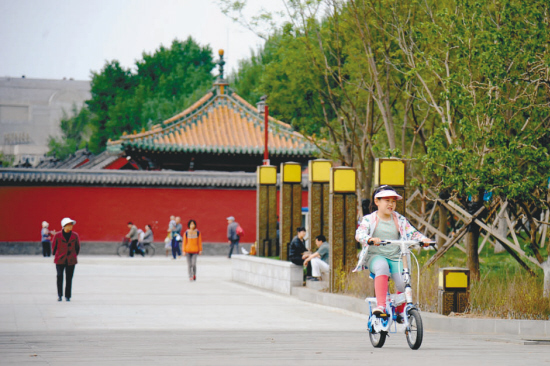 沈阳：故宫门前通天街广场开放
