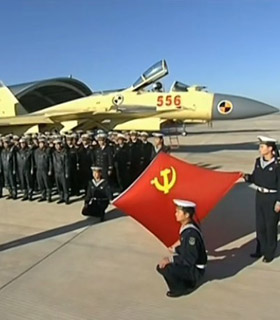 辽宁舰鸣笛哀悼罗阳